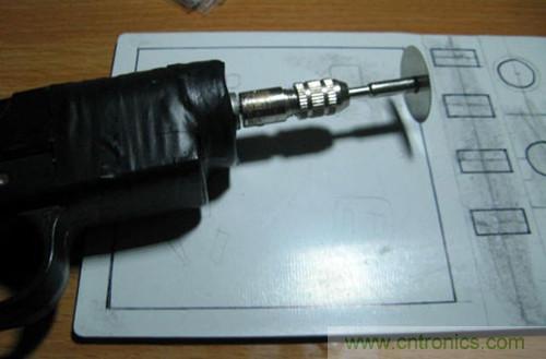 可調(diào)電源DIY：打孔，開(kāi)槽