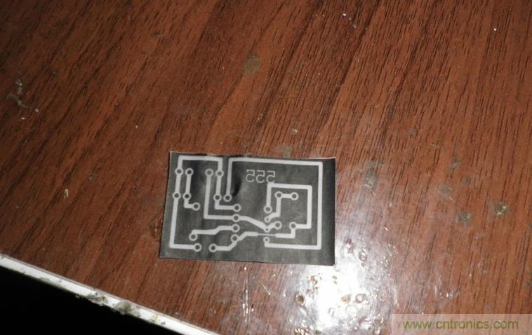 DIY菜鳥福音！感光干膜PCB負(fù)片輸出的一種方法！