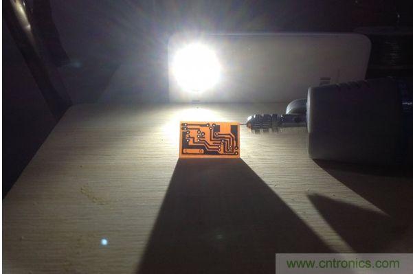 最細(xì)鉆頭，透光檢查