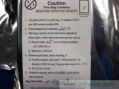 元器件的MSL標(biāo)簽，上面寫有敏感度等級5以及密封日期和烘烤指南