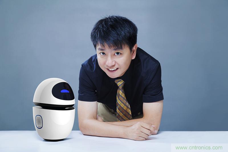 圖1，邱楠透露，狗尾草機(jī)器人小白將在2015年10月批量上市