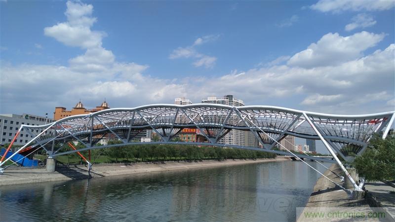 無邊框的 nubia Z9 ，一款既有驚喜，又有驚艷的智能手機