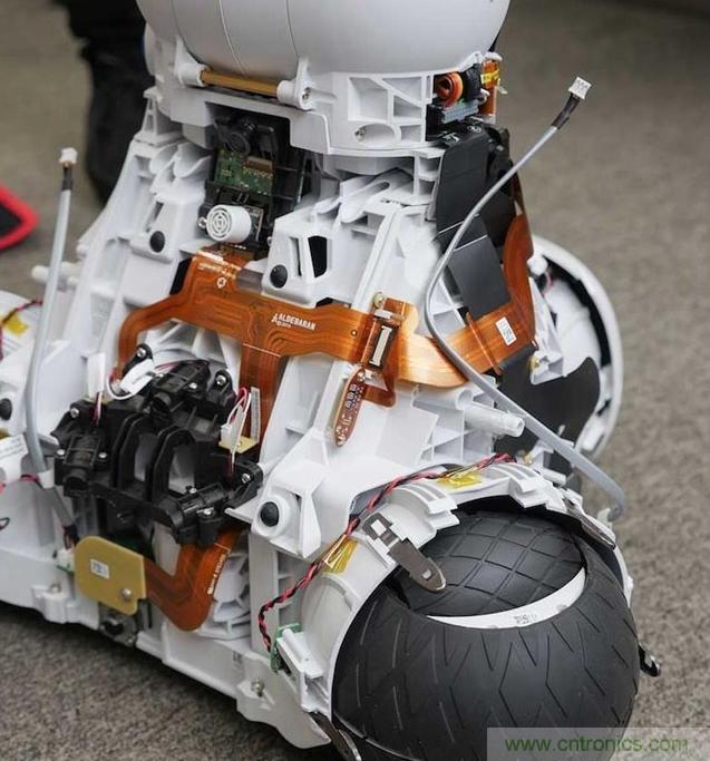 拆解筆記本不過癮，那就來拆拆日本情感機器人吧！