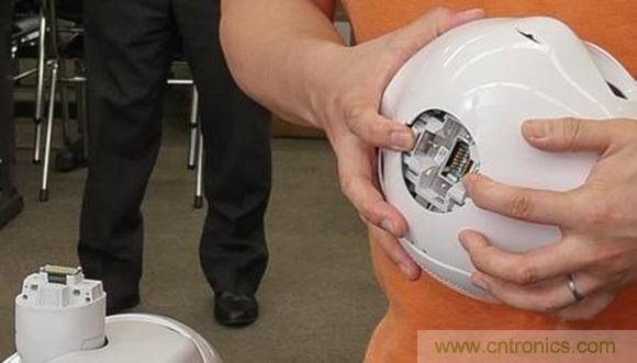 拆解筆記本不過癮，那就來拆拆日本情感機器人吧！