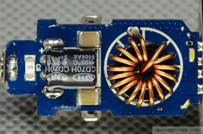 小米車載充電器拆解評測：49元能讓這枚&ldquo;子彈&rdquo;飛多遠(yuǎn)？