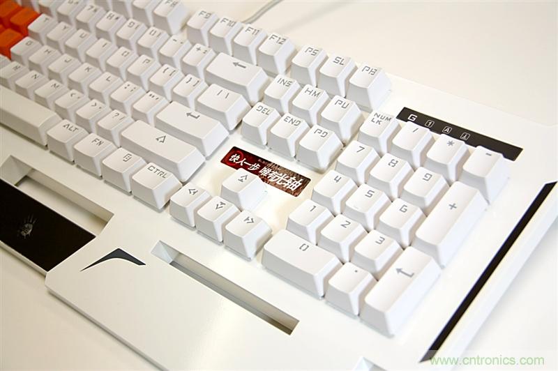 曾經(jīng)的網(wǎng)吧統(tǒng)治者&mdash;雙飛燕血手幽靈機(jī)械鍵盤，真世界最快？