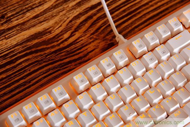 左手寫愛，右手寫他&mdash;&mdash;從此鍵盤鼠標不分家！