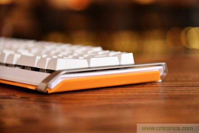 左手寫愛，右手寫他&mdash;&mdash;從此鍵盤鼠標不分家！