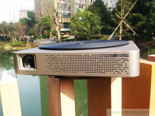 無屏電視時代已然來臨，客廳你做好準(zhǔn)備了嗎？