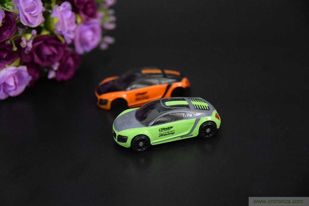 虛擬與現(xiàn)實相結(jié)合的飛車游戲，讓你體驗速度與激情的碰撞！