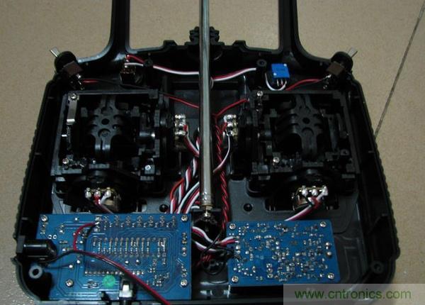 無人機 DIY 制作全過程，酷得不要不要的！