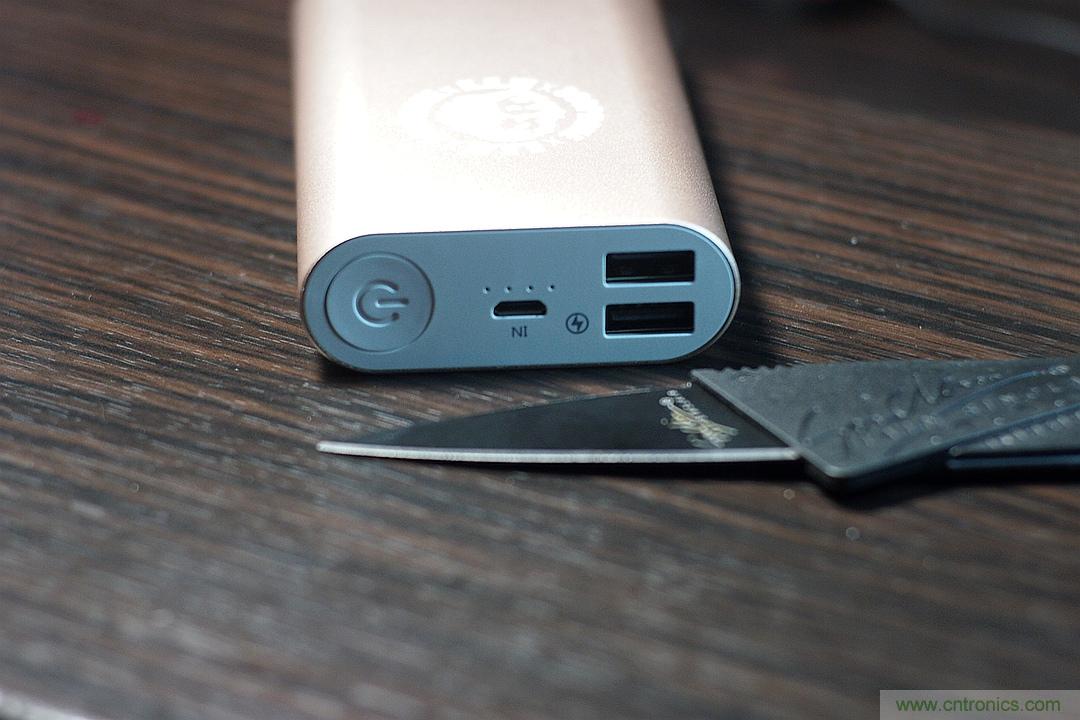 移動電源也玩雙引擎？快到你想象不到