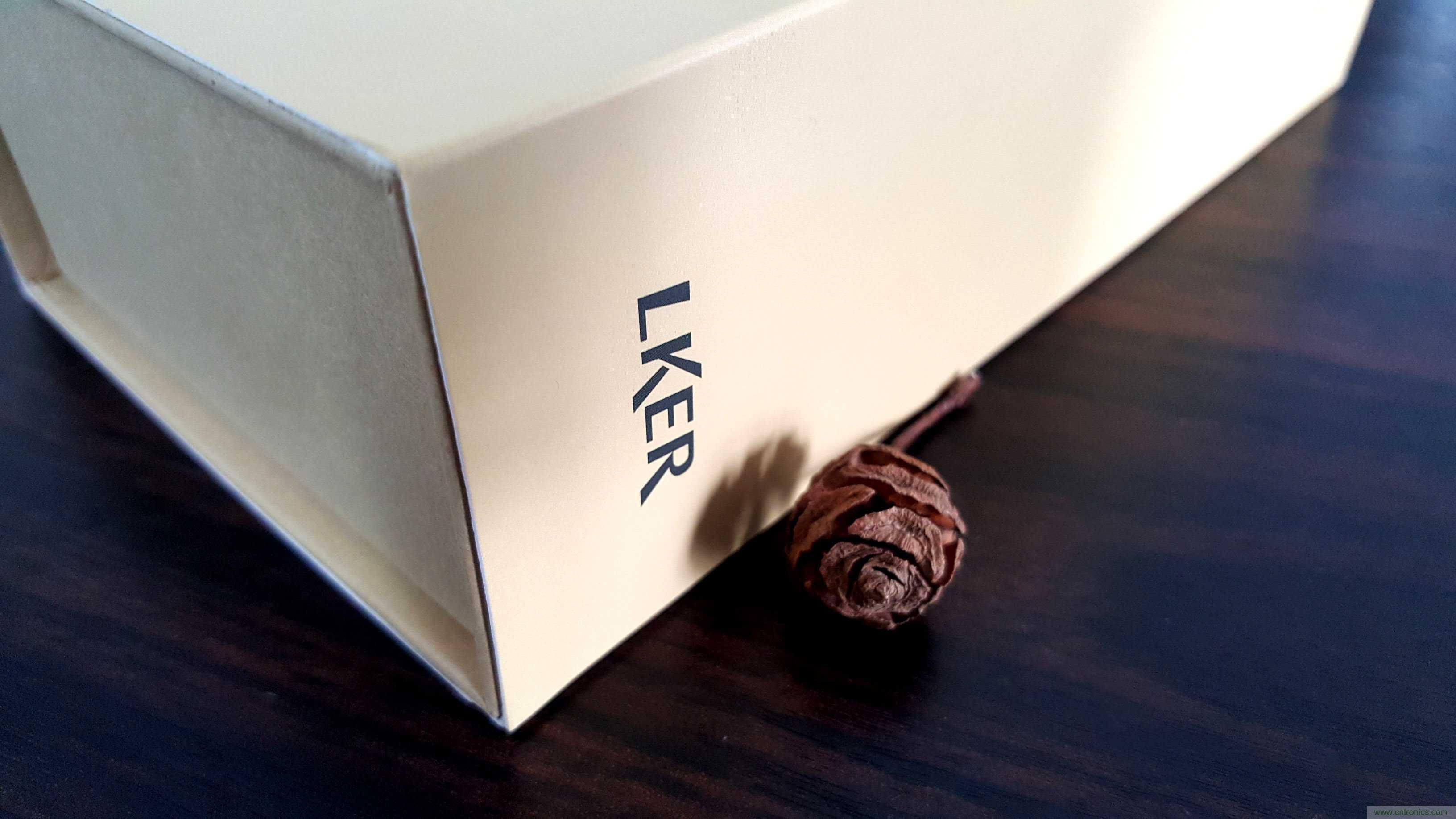 搞怪&ldquo;美人魚&rdquo;盡享靈克藍(lán)牙音箱的天籟之音！