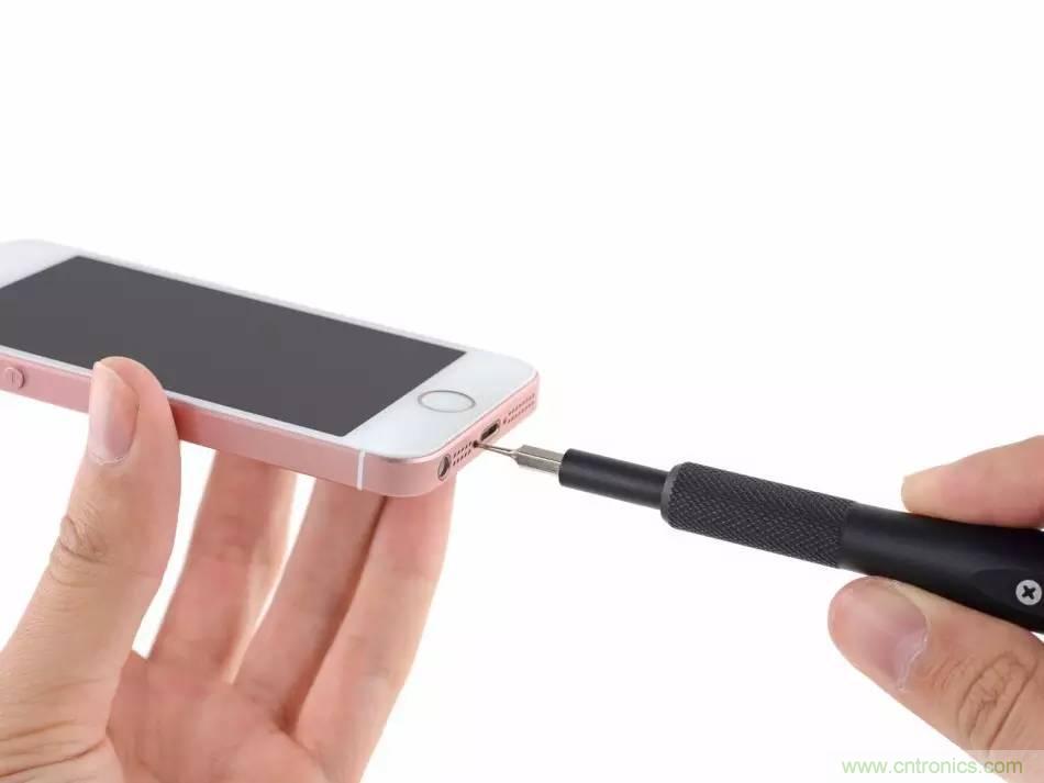 有什么地方?jīng)]有變？iPhone SE真機(jī)拆解