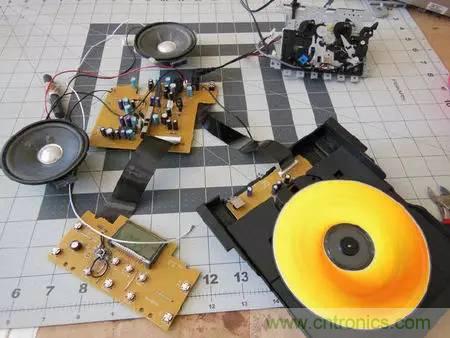 廢舊收音機(jī)如何變身成酷炫機(jī)器人？