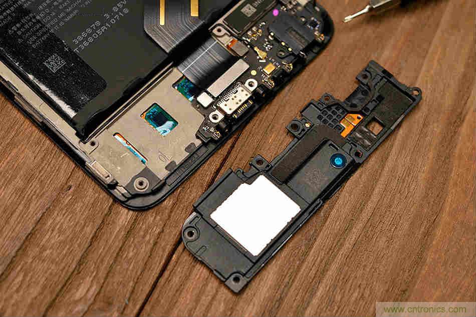 拆解魅族15 Plus：玩轉(zhuǎn)了新概念，但其工藝究竟如何？