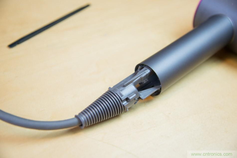 拆解戴森吹風(fēng)機(jī)：近三千元的價(jià)格貴在哪？