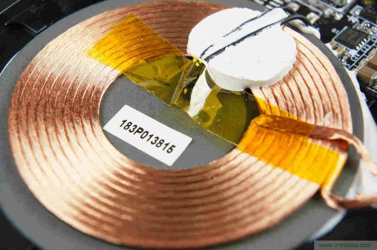 拆解對(duì)比：系出同門，小米、紫米無(wú)線充電器的差別有多大？