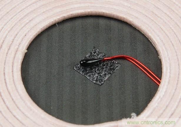 拆解對(duì)比：系出同門，小米、紫米無(wú)線充電器的差別有多大？