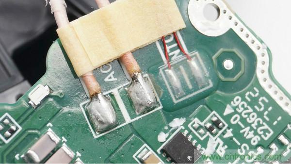 拆解華為保時捷設(shè)計快充無線充電器：憑啥能賣699？