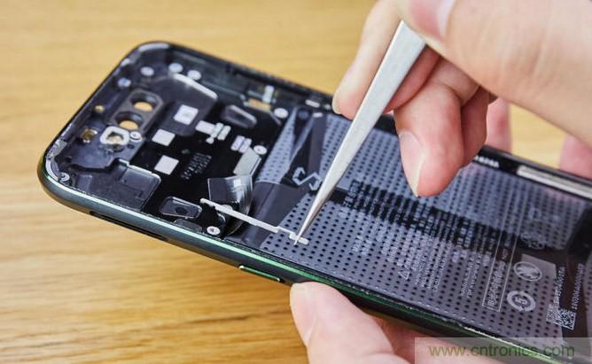 拆解黑鯊手機(jī)：多級(jí)直觸一體式液冷系統(tǒng)有什么門(mén)道？