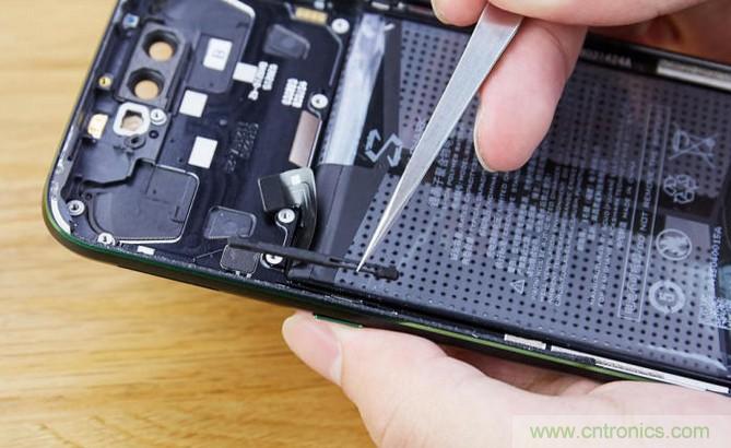 拆解黑鯊手機(jī)：多級(jí)直觸一體式液冷系統(tǒng)有什么門(mén)道？