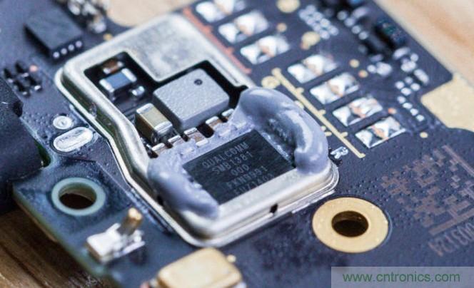 拆解黑鯊手機(jī)：多級(jí)直觸一體式液冷系統(tǒng)有什么門(mén)道？