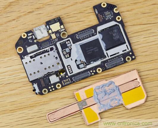 拆解黑鯊手機(jī)：多級(jí)直觸一體式液冷系統(tǒng)有什么門(mén)道？