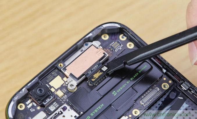 拆解黑鯊手機(jī)：多級(jí)直觸一體式液冷系統(tǒng)有什么門(mén)道？