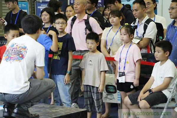 明年再見！&ldquo;WAIE 2019第四屆上海國際人工智能展覽會暨人工智能產(chǎn)業(yè)大會&rdquo;完美落幕！