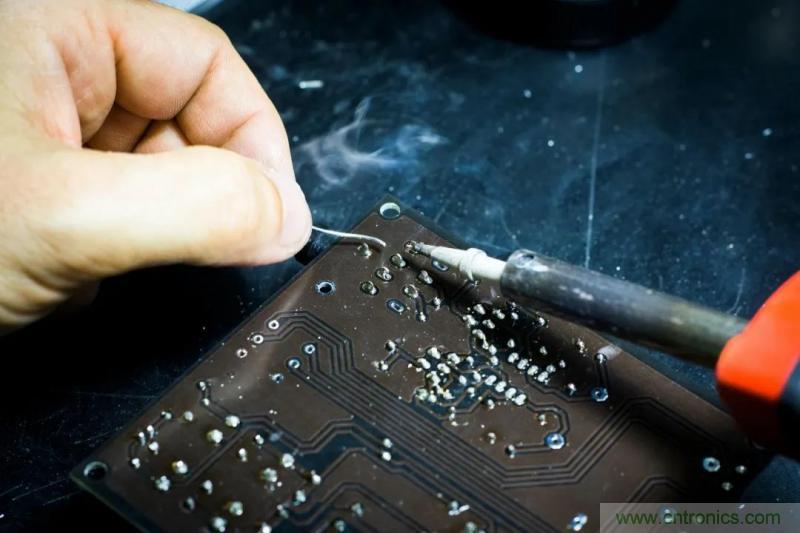 如何引腳接地十字焊盤，過孔完全接地?