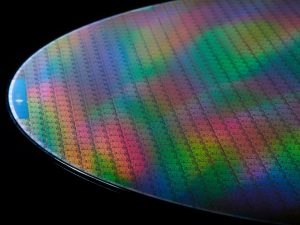 硅光技術(shù)新突破：意法半導(dǎo)體PIC100開啟數(shù)據(jù)中心高能效時代